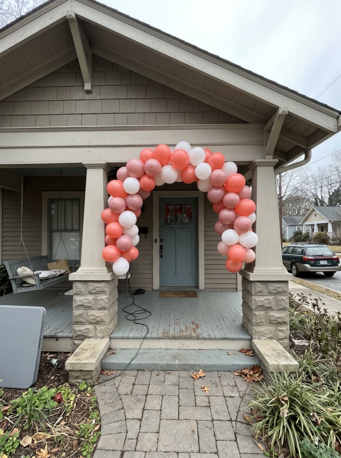 Balloon arch over the front door of a craftsman bungalow
