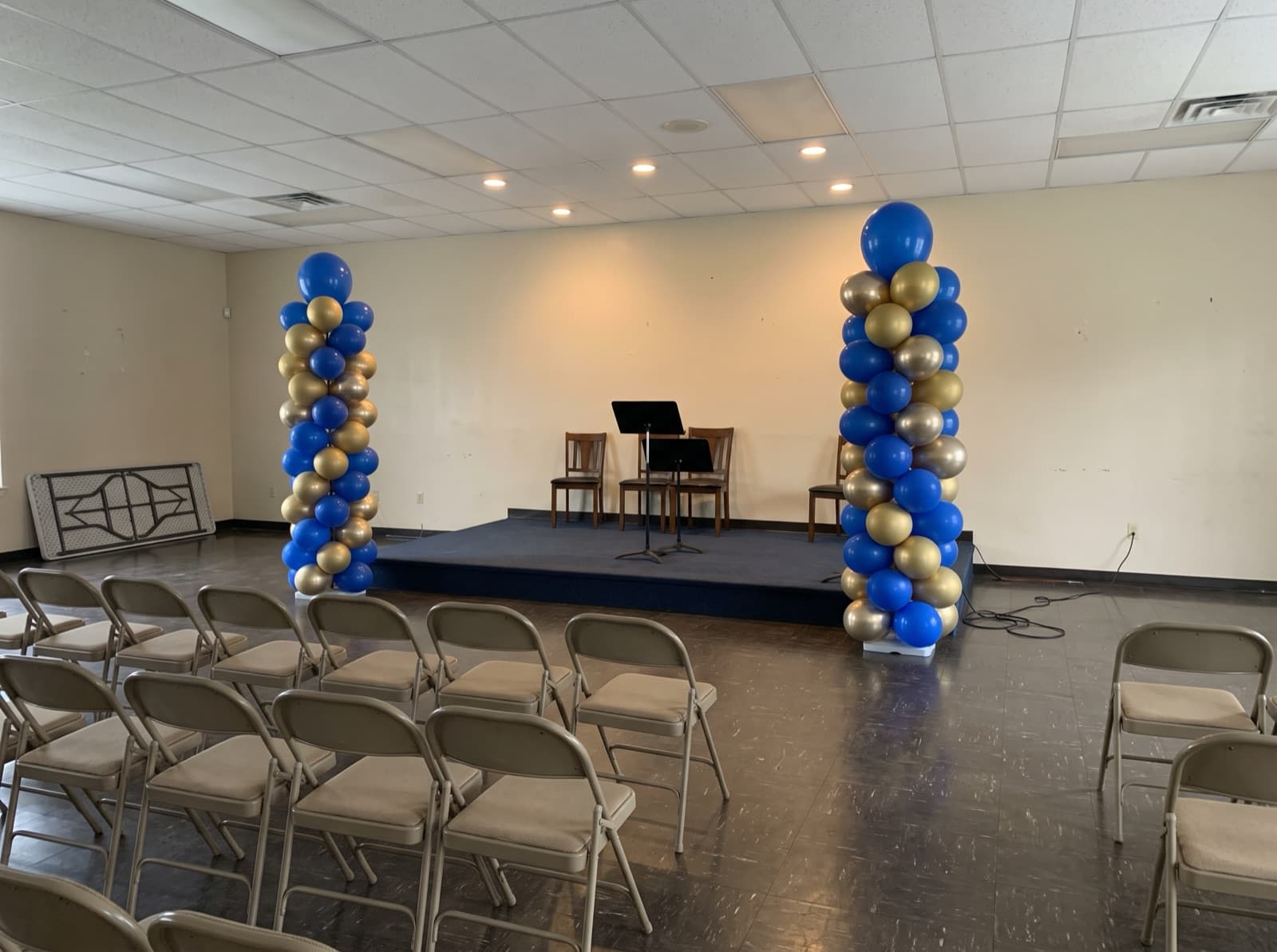 Tall balloon columns at each end of a stage